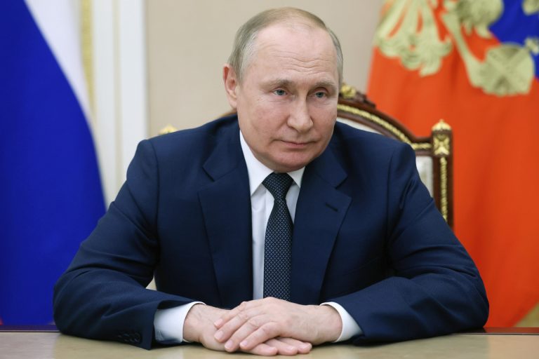 Putyin szerint a Nyugat „az utolsó ukránig” készen áll harcolni Oroszország ellen