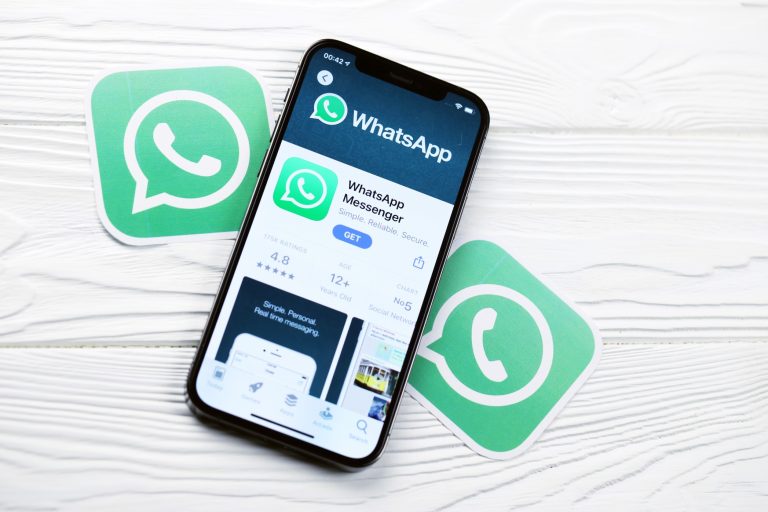 A WhatsApp hamarosan lehetővé teheti az online állapot elrejtését