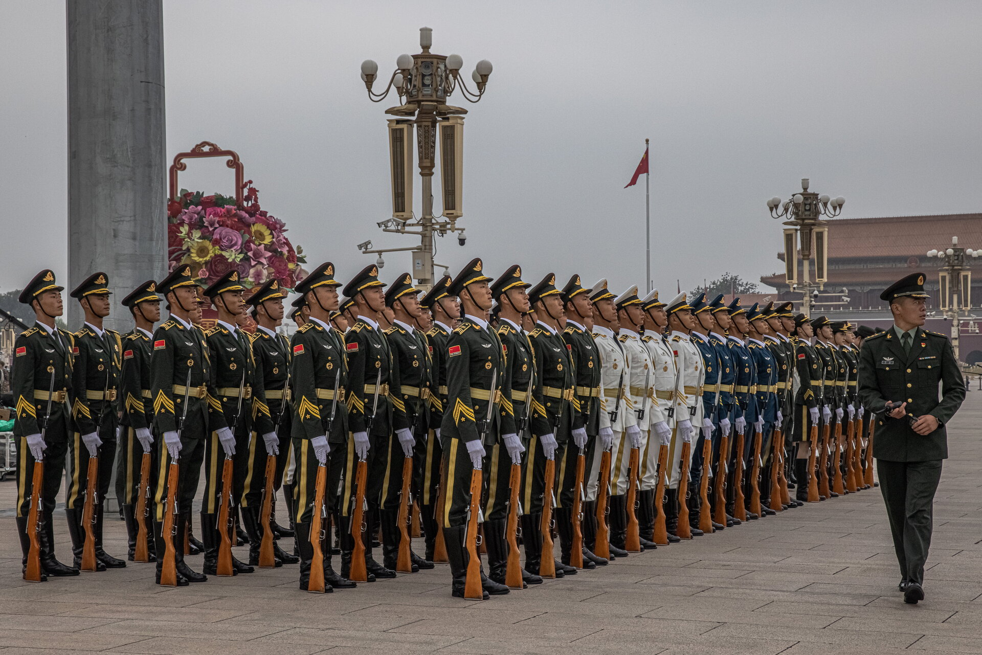 Fejlett rakéta-sorozatvetőt tesztelt a kínai hadsereg