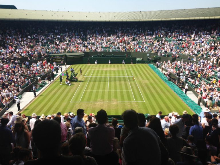 „Hol van Peng Shuai?” – kérdezték aktivisták Wimbledonban, motozás és kihallgatás lett a vége