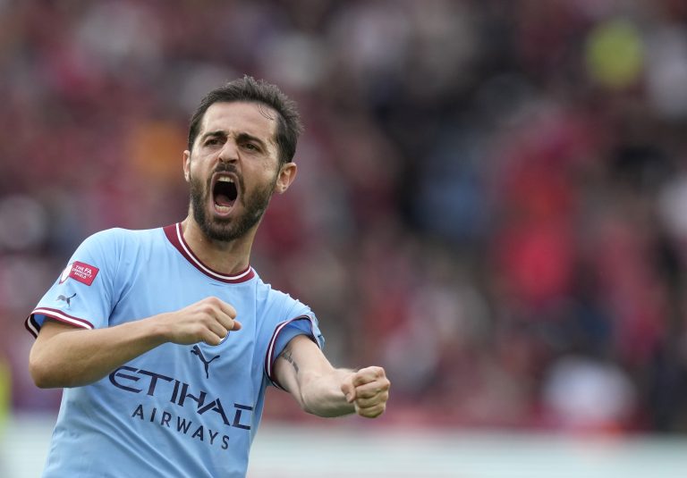 Tovább ostromolja a Manchester City-t a PSG, kell nekik Bernardo Silva