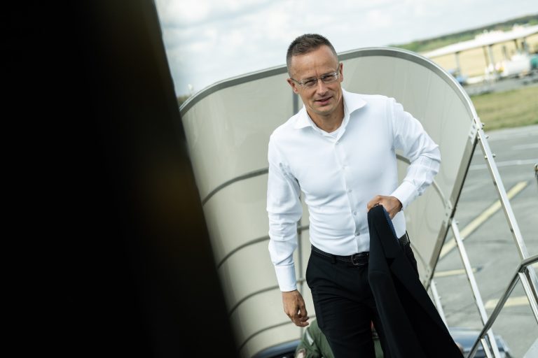 Szijjártó Péter újabb háborús kockázatot említett: „inkább már a 25. órában vagyunk”