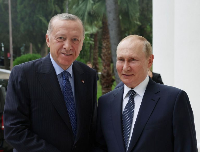 Putyin és Erdogan titkos tárgyalást folytat Szocsiban