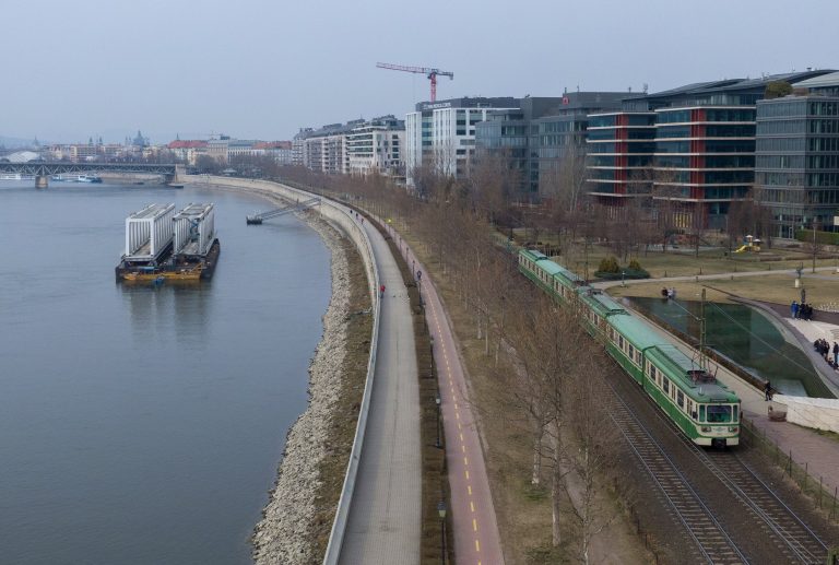 Így változik a HÉV-járatok és a Volánbuszok közlekedése augusztus 20-án