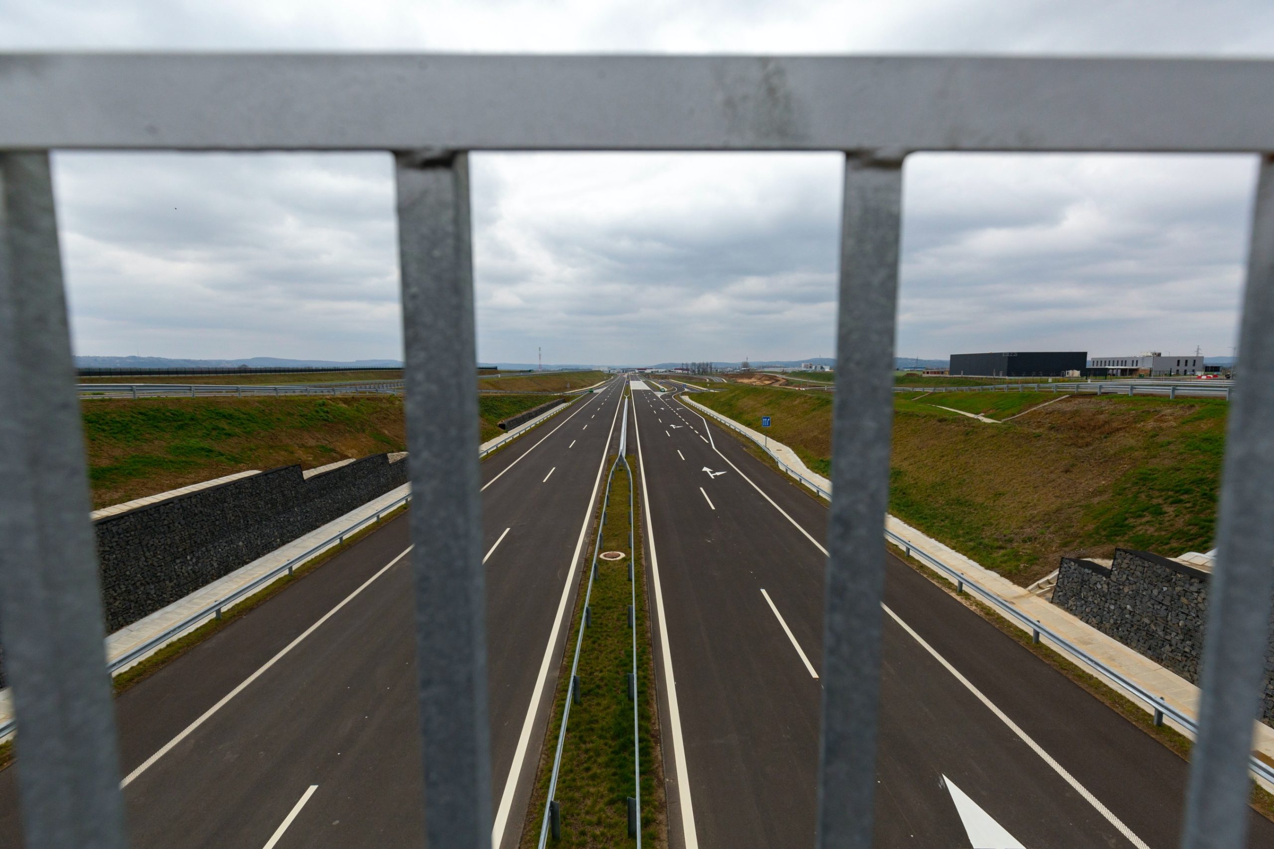 Lezárták az M5-ös autópályát, kisbusz szenvedett balesetet