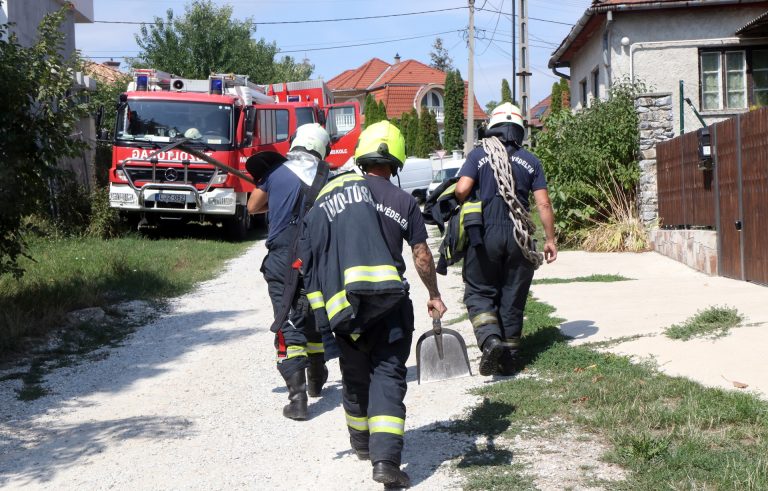 Három fiatal férfire omlott egy pince Miskolcon, nem adnak életjelet