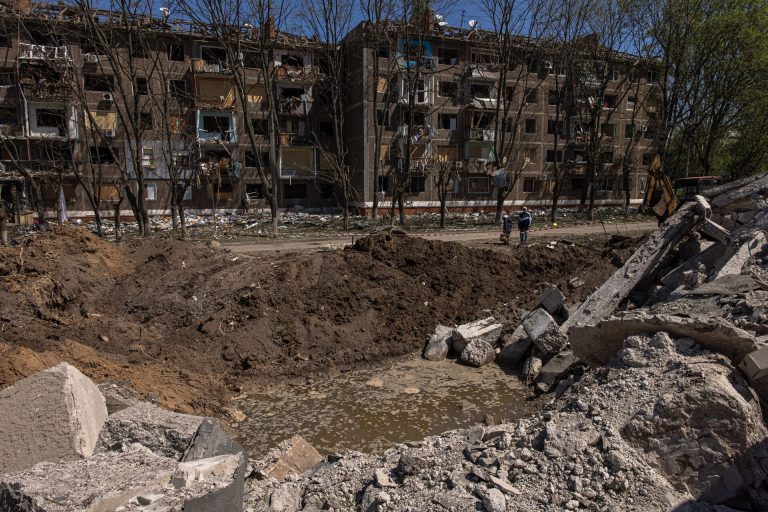 Öt civil elhunyt, nyolc megsebesült a donyecki harcokban