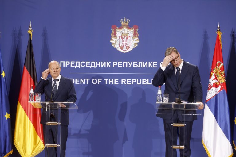 Egyre feszültebb a helyzet a szerb és koszovói vezetők brüsszeli egyeztetése előtt