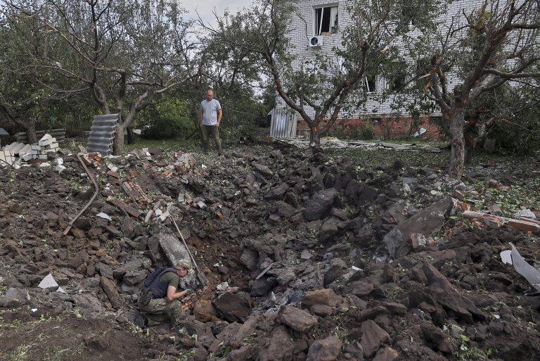 Ukrán tisztviselő: kazettás bombákkal és Tornádó-Sz MLRS-ekkel támadták meg Krivij Rih-t