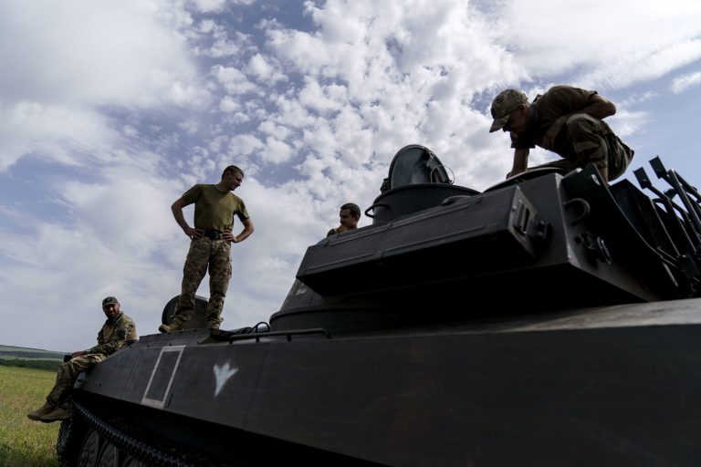 Szerhij Hajdaj: az oroszok illegális módszerekkel mozgósítanának katonákat Luhanszkban