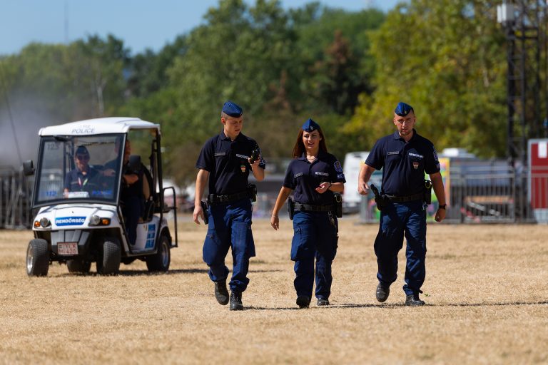 A rendőrök elsősorban kábítószeres bűncselekmények miatt intézkedtek a Sziget Fesztiválon (képek, videó)