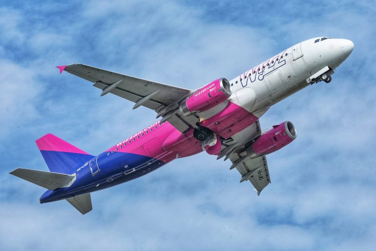 Heves jégeső csapott le a Wizz Air járatára, a gépet is megrongálta (fotók)