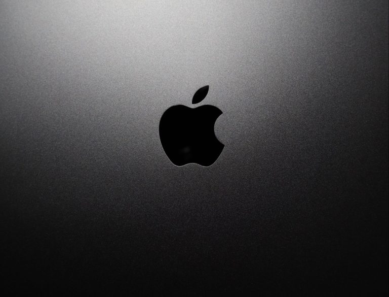 Már most számos kritika éri az Apple-t az új MacBook-javítási program miatt