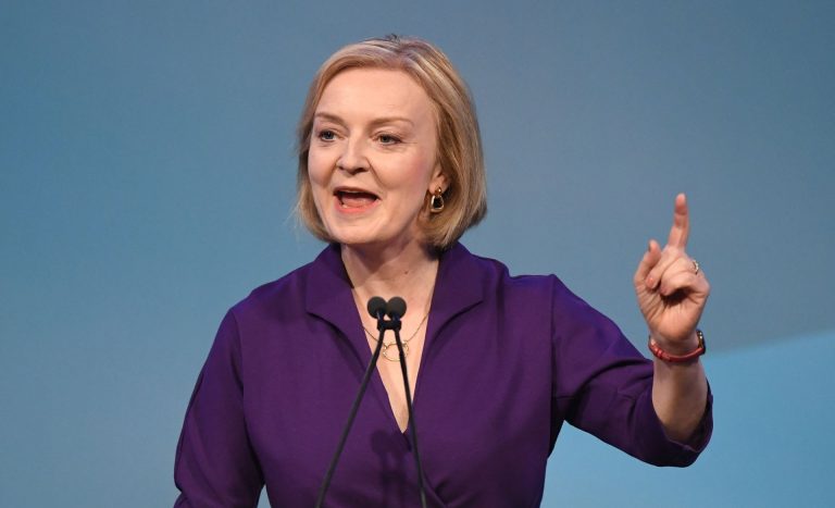 Liz Truss új brit miniszterelnök már az első napján Oroszországgal néz szembe