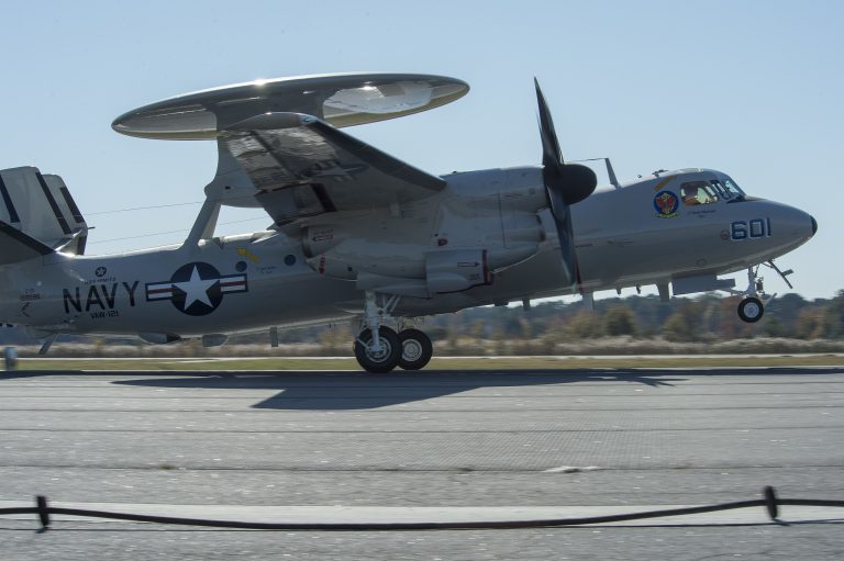 Az amerikai haditengerészet E-2D Hawkeye repülőgépét továbbfejlesztették, a légtér ura lehet a „repülő hátvéd”