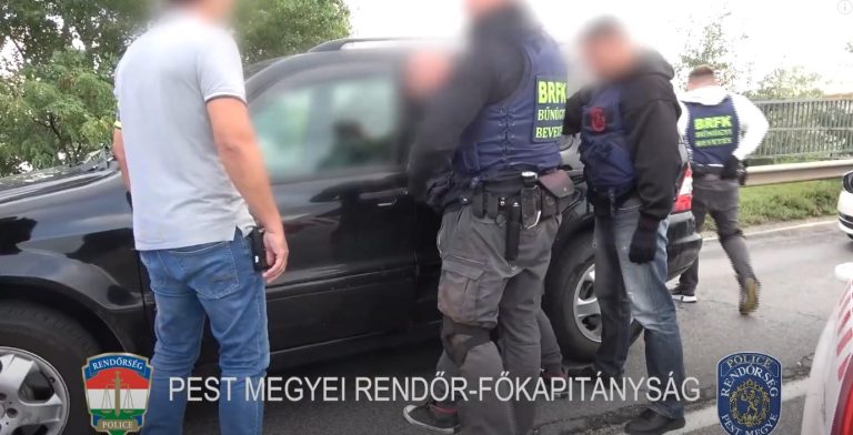 Tömeges rajtaütés Pest megyében, 16 droghelyszínen csaptak le a rendőrök (videó)