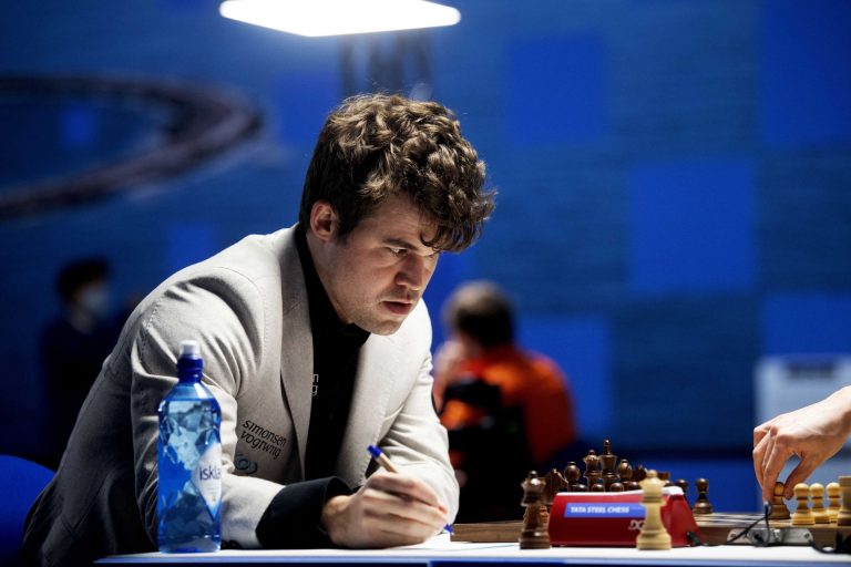 A sakkvilágbajnok Magnus Carlsen közleményt adott ki, melyben csalással vádolja Hans Niemannt