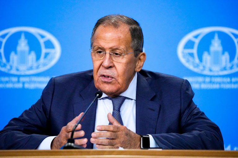 Lavrov kisétált az ENSZ Biztonsági Tanácsának üléséről, miután Ukrajnát és a Nyugatot vádolta