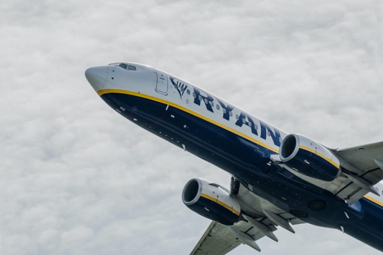 Kénytelen szűkíteni a Ryanair a bázisát, ez lehet az ok a szócsaták mögött