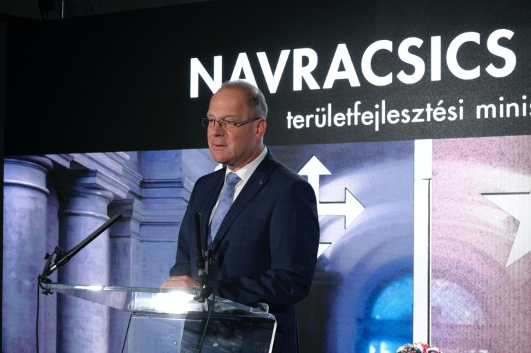 Navracsics szerint ezért nem presztízsveszteség Magyarország számára, ha enged az EU-nak