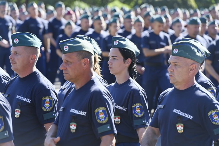 Rétvári a határvadászokról: „ez is mutatja a magyar rendőrség erejét, ütőképességét