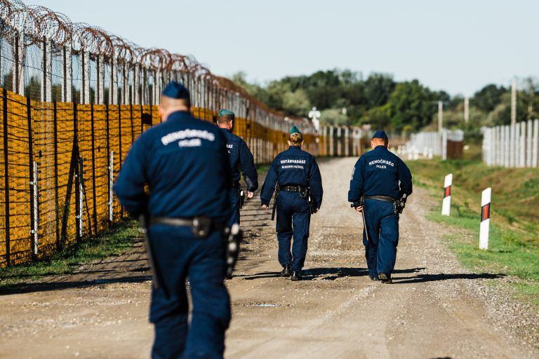 Megkezdődött a határvadászok szolgálata a déli határon (képek)