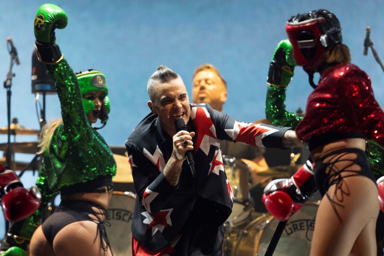 Robbie Williams hat év szünet után Magyarországon ad koncertet