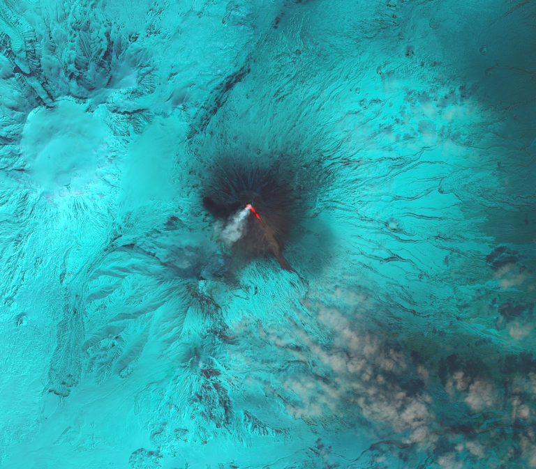 Lehozták a kilenc hegymászó holttestét Eurázsia legnagyobb aktív vulkánjáról