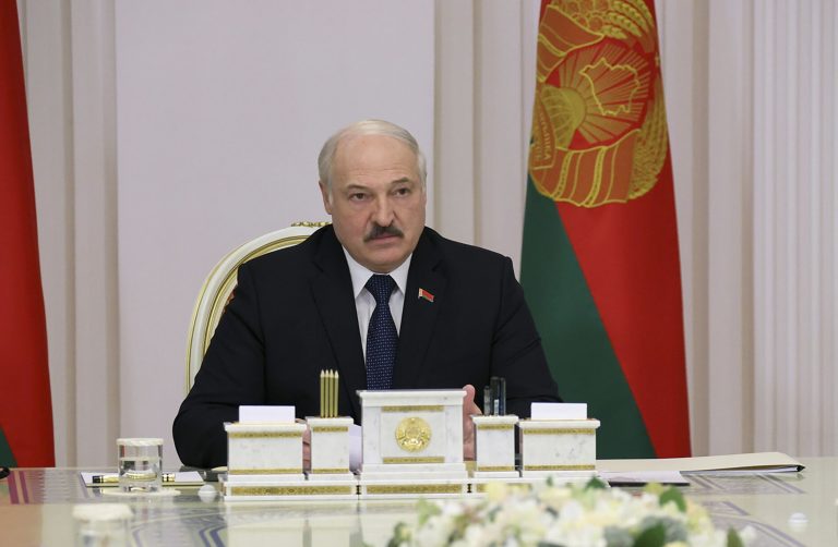 Lukasenko: Fehéroroszország nem hirdetett katonai mozgósítást