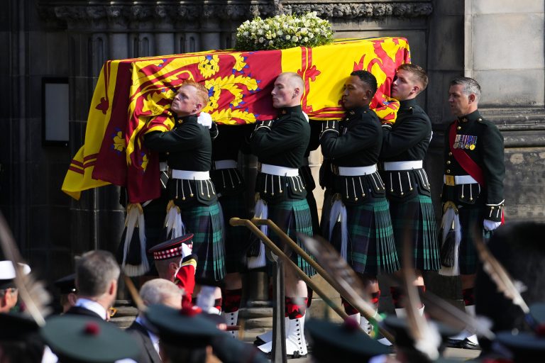 Figyelmeztették a briteket, hogy ne gyülekezzenek a gyászmenet útvonalán