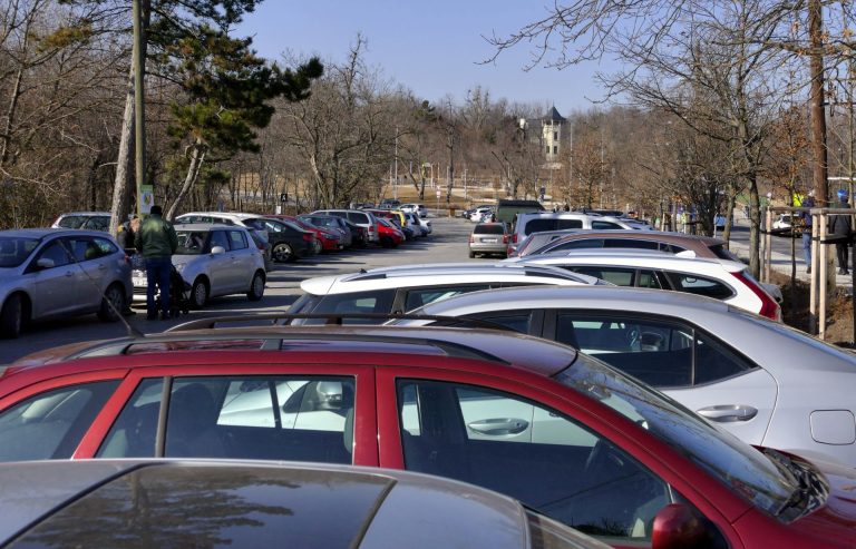 Ha már minden más is drágul, bejelentették, hogy Budapesten hétfőtől drágábban lehet parkolni