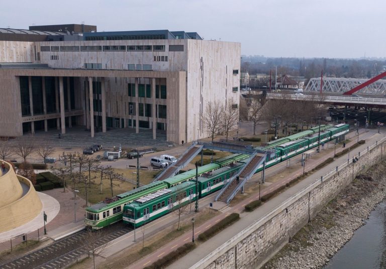 25 méteren keresztül tolt maga előtt egy autót a HÉV a XIV. kerületben