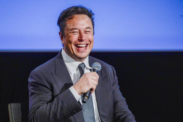 Musk miatt felfüggesztették a Twitter-részvényekkel való tőzsdei kereskedést