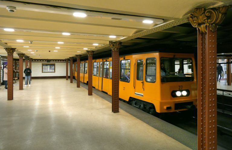 Kisebb tűz ütött ki, egy szakaszon nem jár az M1-es metró