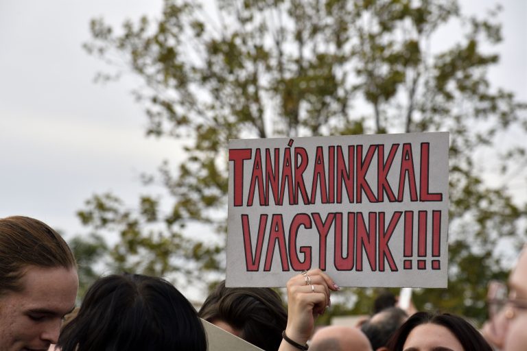 Szeged környékén akár 600 tanár is beszüntetné a munkát retorzió esetén 