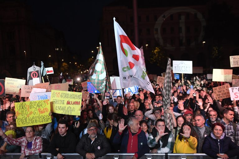 A kormány szerint „egyedül a baloldal akadályozza” a pedagógus-béremelést