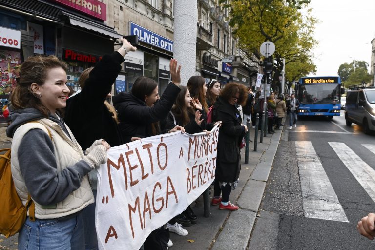 Márki-Zay szerint Orbán utcai harcosként nem merészkedik a tömeg közelébe