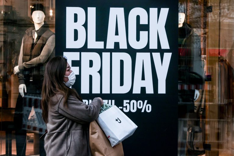 Hiába a válság, a magyarok többsége biztosan vásárol valamit a Black Friday alatt