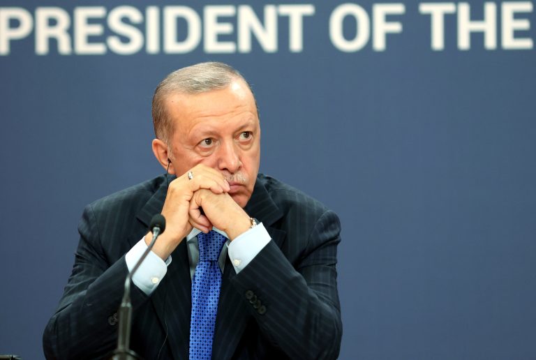Beperel egy német politikust Erdogan, aki „csatornapatkánynak” hívta őt