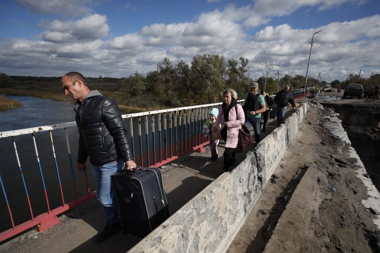 Sok ezer ember érkezett Magyarországra szombaton Ukrajnából