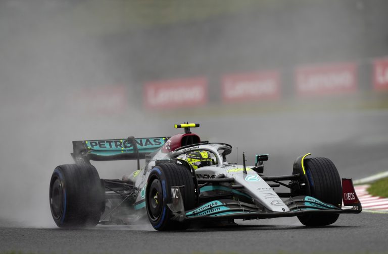F1 2022: Hamilton úgy megy az esőben Suzukában, mint más szárazon (videó)