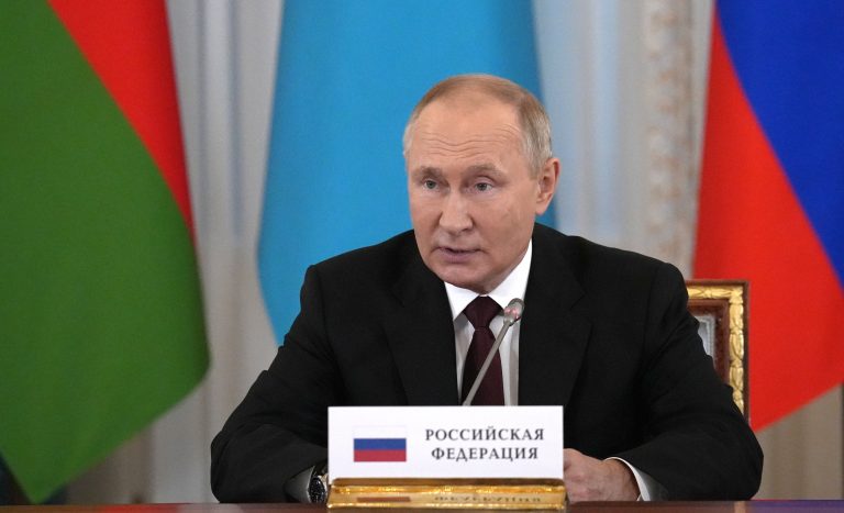 Kormánybizottság felállítását rendelte el Putyin a krími hídon történtek után