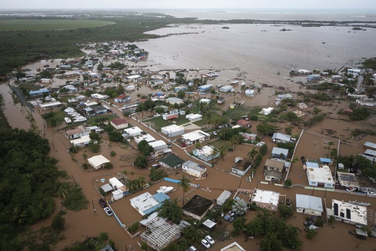 Az USA elnöke teljesen újjáépítené Puerto Ricót a hurrikán után