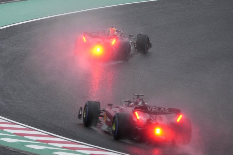 F1 2022: emiatt kapott büntetést Leclerc Pérezzel szemben a Japán Nagydíjon (videó)