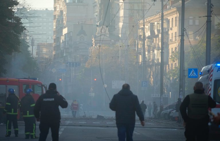 Videó: így lövik le a kijevi rendőrök a drónokat 