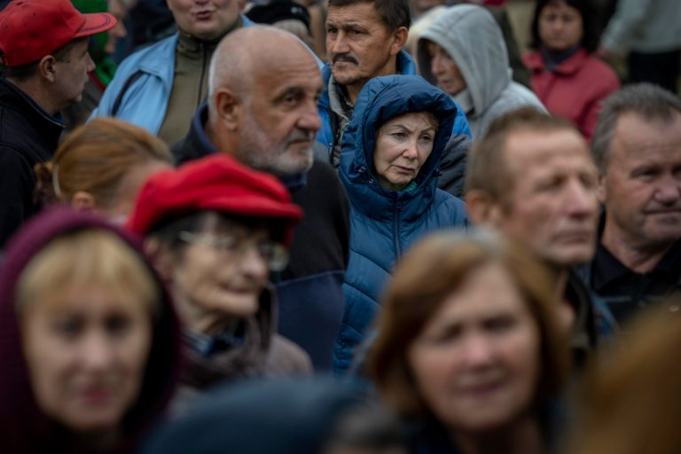 Ukrajna: megszaporodtak a rablások, kiürítették a herszoni bankokat