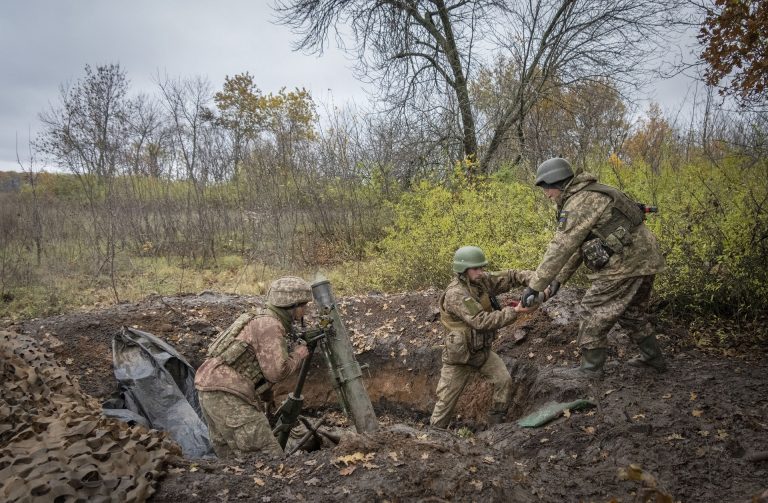 Csecsen vezető: jelentős veszteségeket szenvedett el a Herszonnál harcoló egység