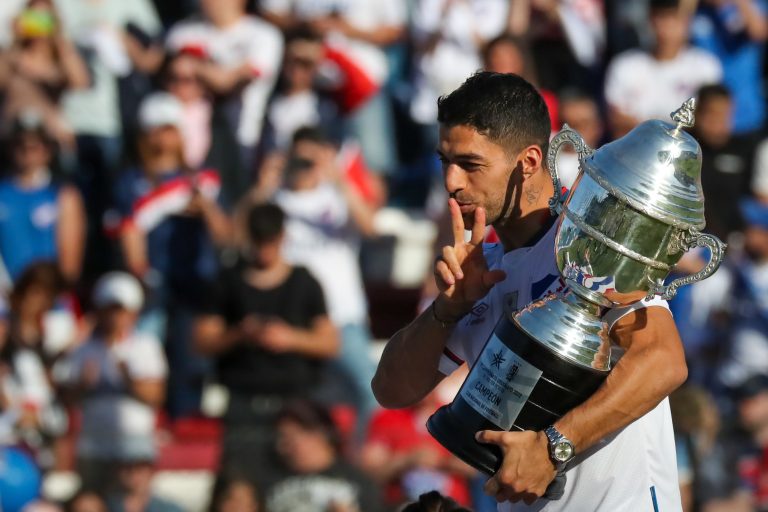 Luis Suarez döntött a folytatást illetően