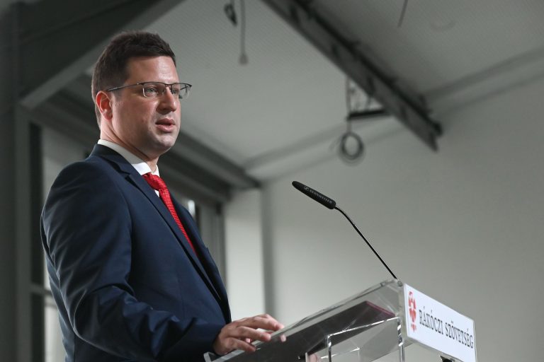 Gulyás Gergely rendkívüli bejelentéssel készül hétfőn