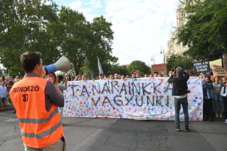 Így büntetik a tanárokat, akik részt vettek a sztrájkban